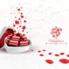 وکتور جعبه کادو هدیه باز شده با قلب های قرمز، پس زمینه قلبهای بزرگ و کوچک قرمز و گلبرگهای گل سرخ